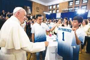 En Harlem, Nueva York, Ariel Mejía de Honduras y Lázaro Us Baquiax de Guatemala le dieron al Papa Francisco