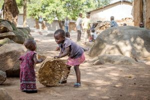 Padre Hua, educación para la comunidad. Mabatini, Tanzania