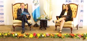 Afiliada Maryknoll recibe premio por años de dedicación en la educación y defensa de los derechos humanos en Guatemala.