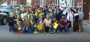 Jóvenes hispanos en Houston son inspirados a servir en misión