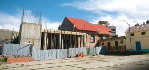 Un sacerdote Maryknoll responde al llamado de un pueblo de Perú para construir una nueva iglesia y se alista para hacer lo mismo en otro pueblo.