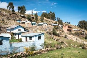 Un sacerdote Maryknoll responde al llamado de un pueblo de Perú para construir una nueva iglesia y se alista para hacer lo mismo en otro pueblo.