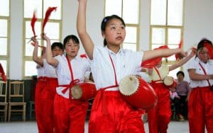 Imagen para cartas Julio / Agosto, 2017. Niñas bailan en China. Lectores de nuestra revista MIsioneros nos envían comentarios y oraciones en respuesta a nuestros artículos