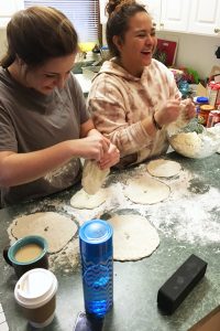 Jóvenes nativos americanos de Montana exploran etapa de cambios, liderazgo y misión en Chicago, Illinois