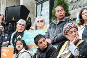 Personas y organizaciones de fe se unen en oración y solidaridad en manifestación de apoyo a inmigrantes indocumentados