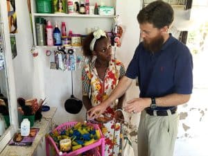 Pareja de esposos de Estados Unidos trae a casa los frutos y enseñanzas de su experiencia misionera en el extranjero