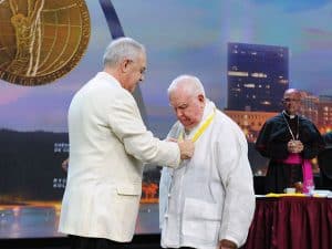 Sacerdote que ayuda a enfermos de tuberculosis en Corea del Norte recibe el premio de los Caballeros de Colón. El misionero de 84 años recibió premio Gaudium et Espes, el galardón más alto de los Caballeros de Colón para personas cuyo servicio a la humanidad lleva alegría y esperanza al mundo.