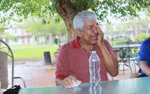 Indocumentados que enfrentan la deportación encuentran refugio temporal en santuarios