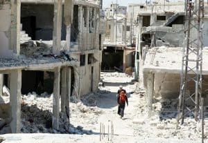 Sacerdotes y hermanos Maryknoll recaudan fondos para ayudar a reasentar a refugiados de Siria en el condado de Westchester, Nueva York.