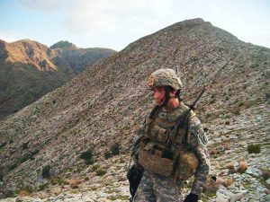 Neoyorquino cambia la vida militar por la vida en misión.