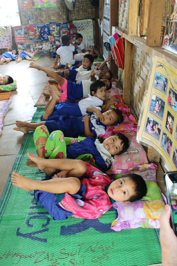 Hermano Maryknoll encuentra que su vocación responde a las necesidades de refugiados de myanmar