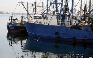 Barco pesquero en Asia. Free Domain