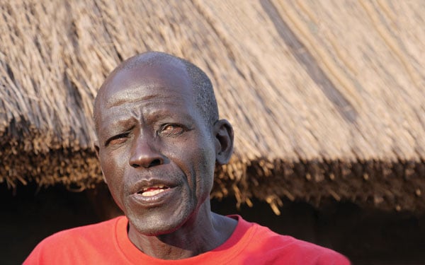 Refugiado de Sudán del Sur en el asentamiento Palabek, al norte de Uganda. Este Catequista de Sudán del Sur que envejeció en un campo de refugiados cuenta su historia sobre su huida a la vecina Uganda.