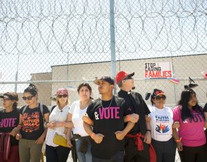 Solidaridad con familias migrantes: Foto de CNS/California