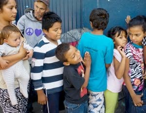 niños de la caravana de migrantes centroamericanos en el refugio Juventud 2000, en Tijuana, México. esperanza a los inmigrantes