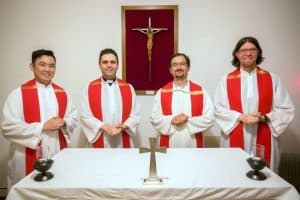 Llamados, enviados, transformados: 100 años de Envío a Misión - Cuatro de los sacerdotes Maryknoll que sirven en Hong Kong y en China: los Padres (de izq. a dcha.) Daniel S. Kim, Peter Latouf, Rodrigo Ulloa y Shaun Crumb. (Nile Sprague/Hong Kong)