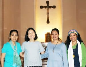 Cuatro Hermanas Maryknoll Harán Votos Perpetuos: Hermanas Maryknoll, de izq. a dcha, Juana Encalada, Hyun Jung Kim, Gloria Ardenio Agnes y Isabel da Costa buscan llevar la presencia de Dios al mundo. (Shirley King, M.M./Nueva York)