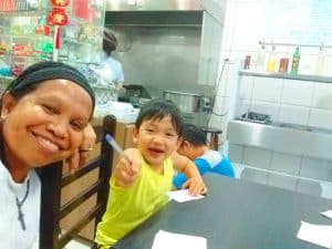 Cuatro Hermanas Maryknoll Harán Votos Perpetuos: Cada semana, la Hermana Isabel da Costa Araujo visita un centro de bienestar infantil en Brasil. (Cortesía de lsabel da Costa Araujo, M.M./Brasil)