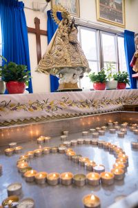 Velas con las peticiones de trabajadores migrantes en una iglesia en Taichung, Taiwán. Muchos de ellos son apoyados por Uganayan migrant ministry.