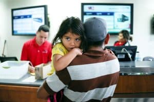 Familias Siguen Separadas (foto de CNS/Texas)