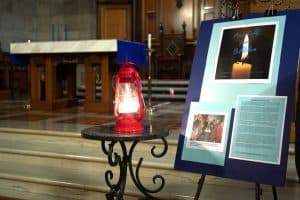 Catholic Nonviolence Initiative presentará documento a Vaticano- en la foto, luz de paz de Belén. (CNS)