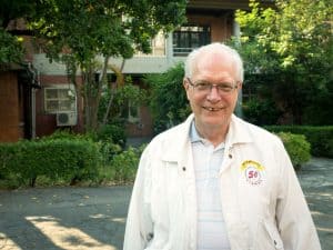 Idiomas El Padre Maryknoll Kurt Anderson trabaja en un centro lingüístico que ayuda a misioneros a navegar los idiomas de Taiwán por medio de traducciones y otros recursos. (Nile Sprague/Taiwán)