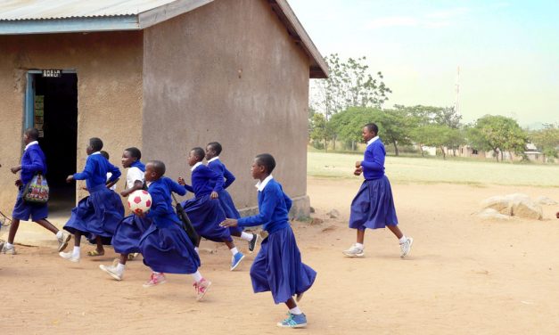 Estudiantes en riesgo en Tanzania merecen una oportunidad escolar