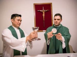 Padres Latouf y Kim dan primeros pasos misioneros