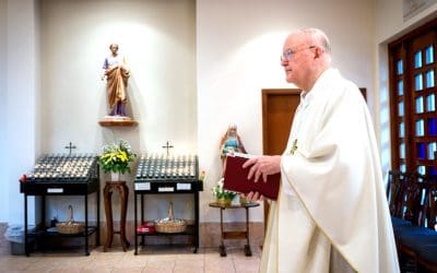 El Padre John Cuff Celebra 50 Años en Misión
