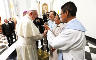 Hermana Maryknoll Conoce al Papa Francisco en Panamá