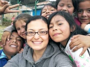 Misión Dulce Tovar con niños que asisten al centro cumunitario, La Cabaña, en Colombia, donde se ofrece refuerzo escolar. (Dulce Tovar/Colombia)