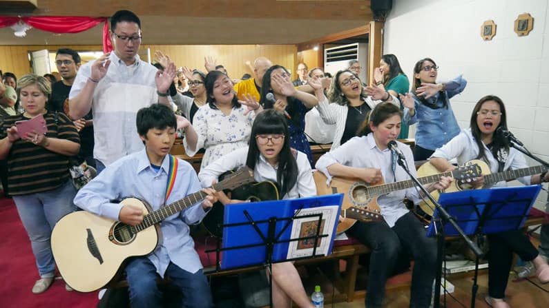 Inmigrantes católicos en Japón celebran Pentecostés