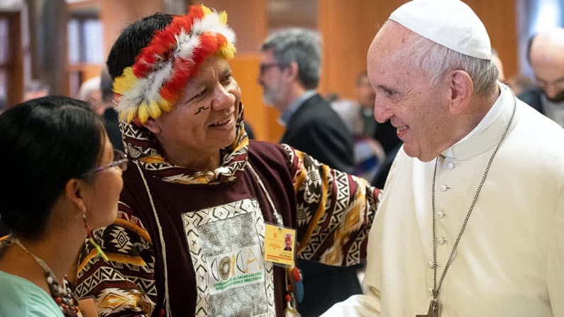 Primeras conversaciones del sínodo: el clima, sacerdotes, inculturación