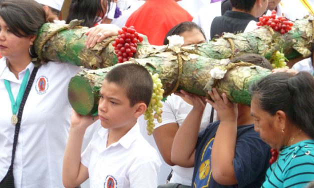 Un Via Crucis de Esperanza para la Juventud de El Salvador