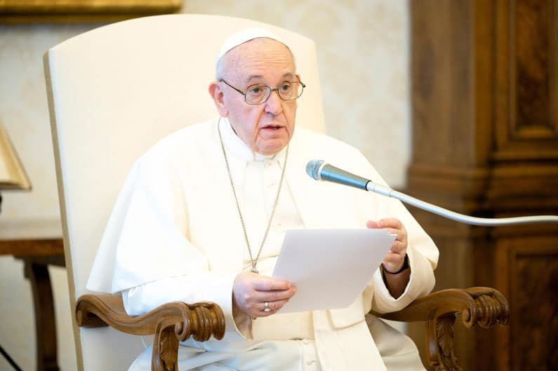 Papa reza por Estados Unidos, califica el racismo como un asunto provida