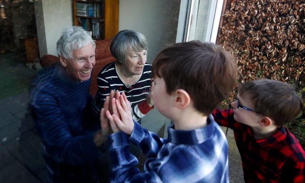 Papa: Muestren a los Abuelos, Ancianos que les Importan