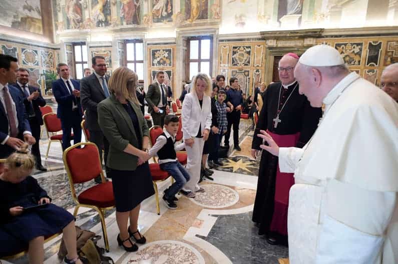 Papa a Niños: Decir ‘Gracias’ a Dios Es una Hermosa Oración