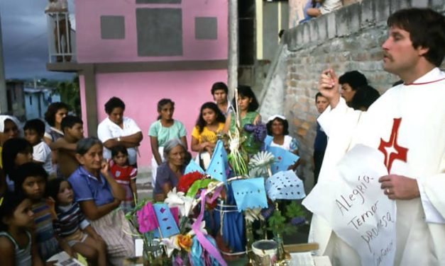 Ex Sacerdote Asociado Maryknoll Recuerda Día Cuando Mataron a los Jesuitas en El Salvador