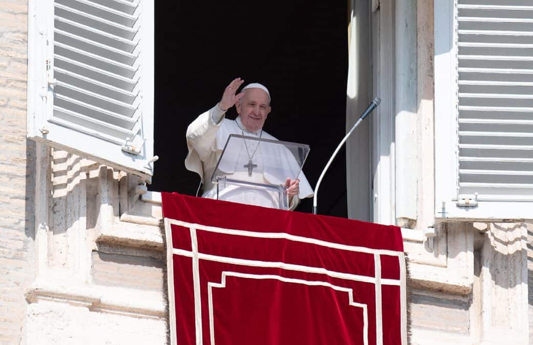 Papa en Ángelus: Lucha contra la tentación con fe, oración y penitencia