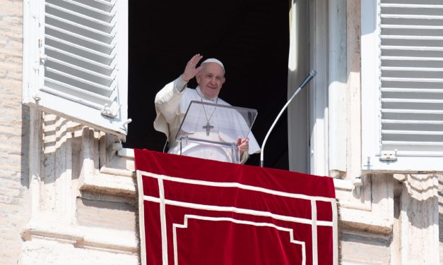 Papa en Ángelus: Lucha contra la tentación con fe, oración y penitencia