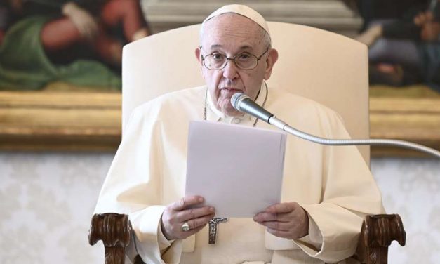 Papa Francisco: La Misa no puede ser “solo escuchada” como si fuéramos espectadores