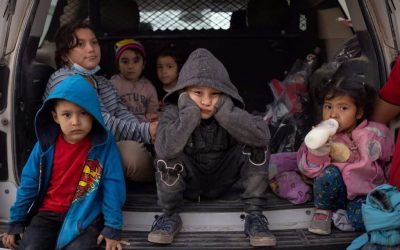 Menores solos, pandemia y política se mezclan en la frontera
