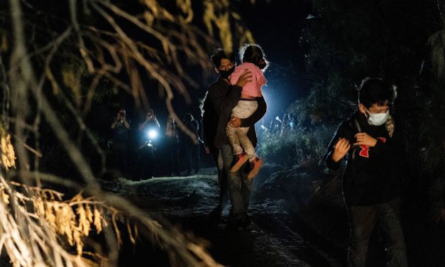 Biden eleva el límite de refugiados, pero con advertencia