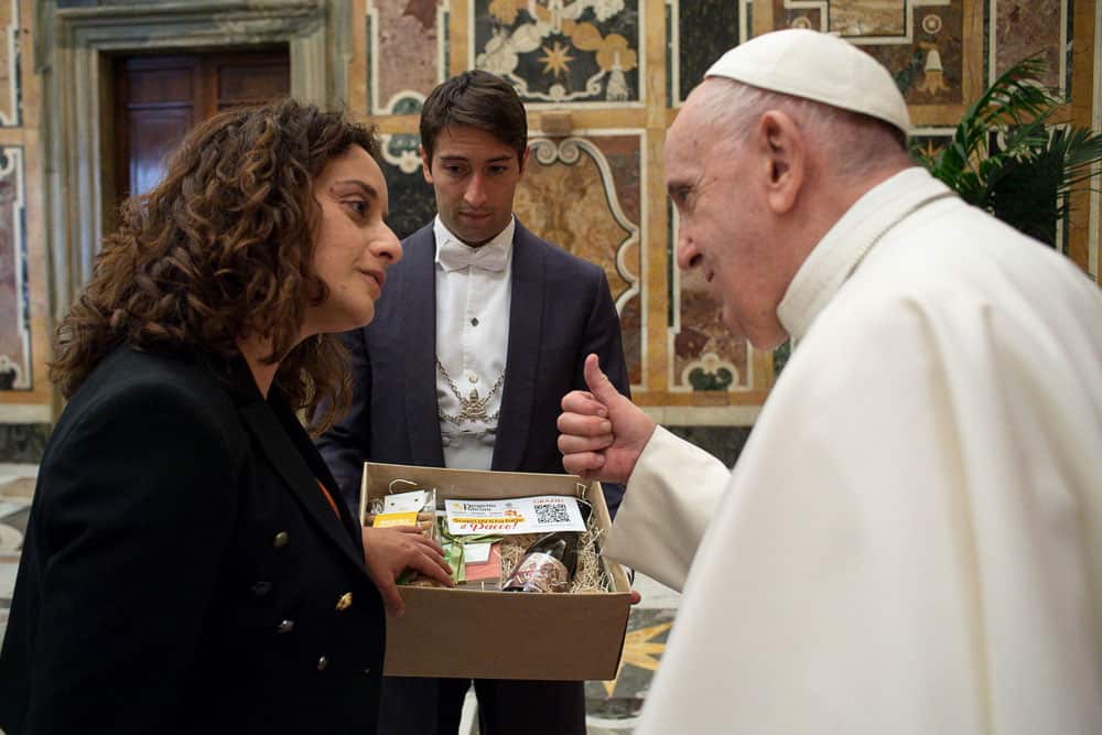 Papa a jóvenes: La dignidad viene del trabajo, no del dinero
