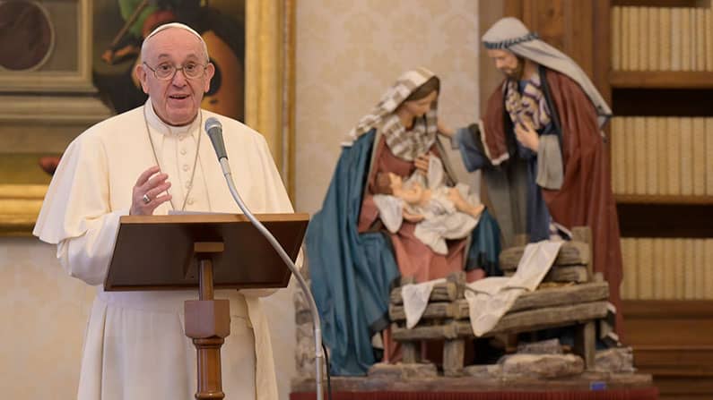 Papa dice que Vaticano II ha moldeado su teología, enseñanza social