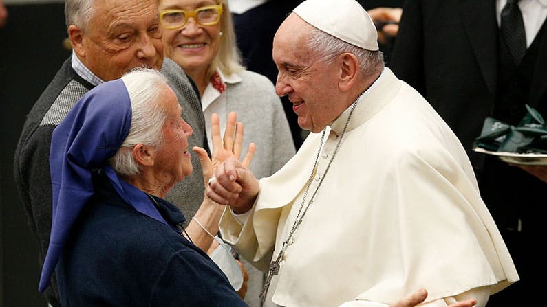 Papa: La Iglesia debe respetar a otras culturas, no imponerse