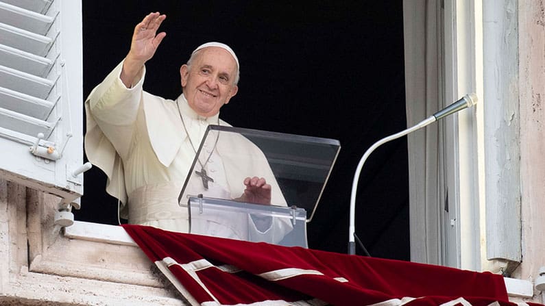 El Papa invita a vivir en compañía espiritual de Todos los Santos