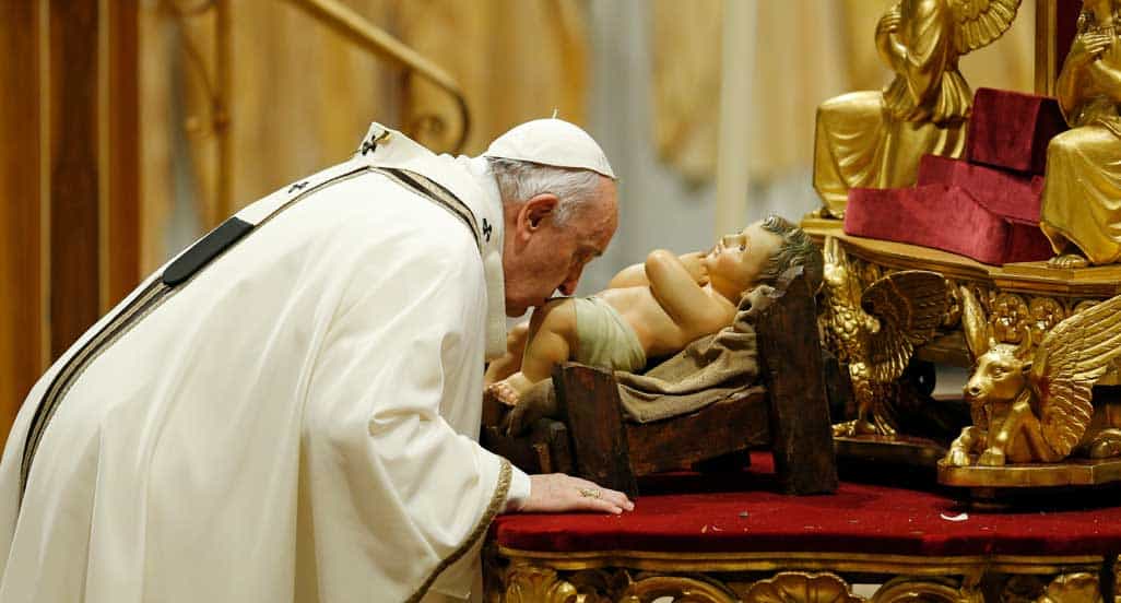 En la Misa de Navidad el Papa invita a pedir a Jesús la gracia de la pequeñez