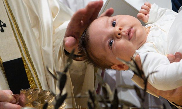 Papa: Cuiden la identidad cristiana que los niños reciben en el bautismo