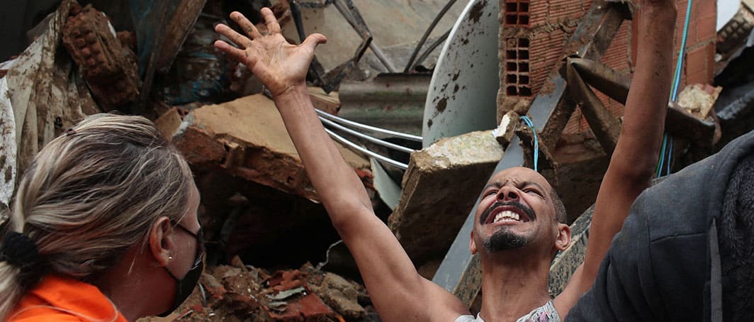Obispo abre iglesias para acoger a damnificados de tempestad que dejó decenas de muertos
